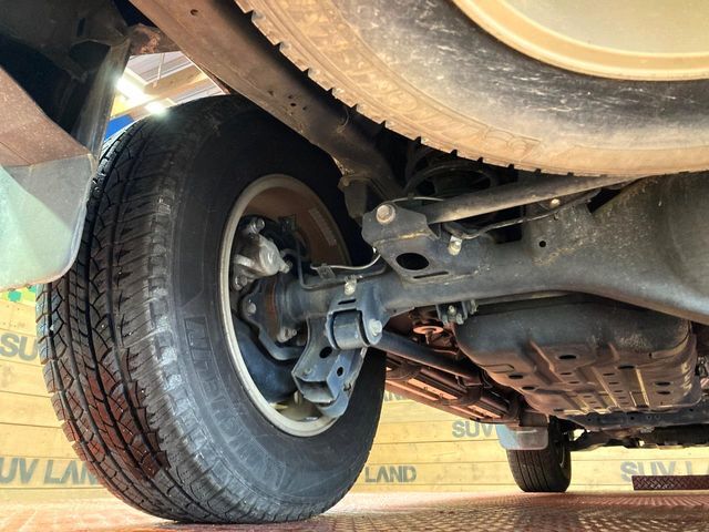 お車を安心してお乗りいただく為には、足回りの定期点検が欠かせません。サービスサポート（有償保証）では無料点検もご提供しており、安心のカーライフをお過ごしいただけるサポート体制が整っています。