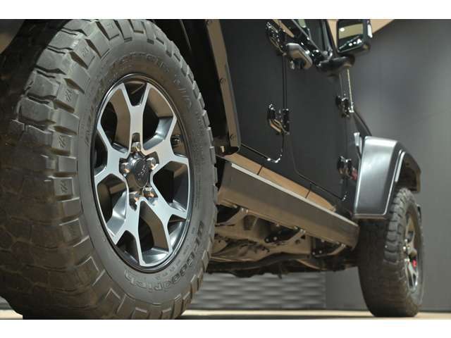 リアタイヤサイズ【255/75R17】まだまだ使用可能でございます♪