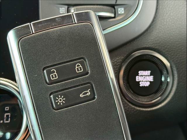 車内へのアクセス楽々、今や必須アイテムの「スマートキー」には、キー複製防止「イモビライザー」まで備わっております。