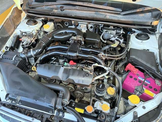エンジンルームの状態もキレイで機関も良好です！当社では仕入時に90ヵ所以上の点検項目の確認や試乗も実施してます！問題のない車両を店頭にて販売しております！