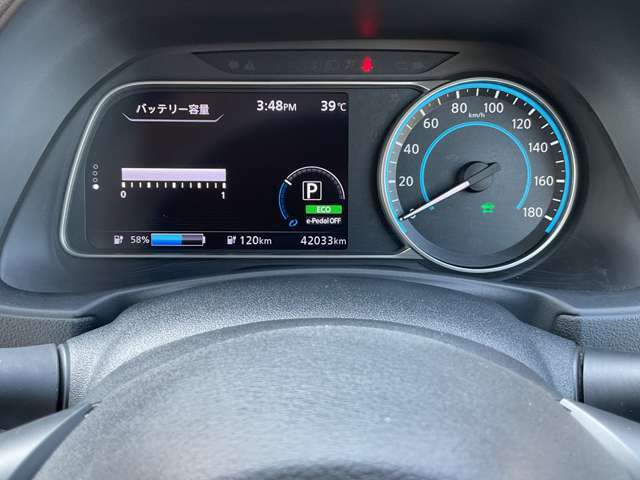 見やすいスピードメーターです。リチウム電池もほぼ、フルセグメント残っていますので安心ですね♪