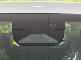 【ホンダセンシング】走行中に前方の車両等を認識し、衝突しそうな時は警報とブレーキで衝突回避と被害軽減をアシスト。より安全にドライブをお楽しみいただけます。