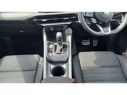 運転席、助手席ともにきれいな状態です♪