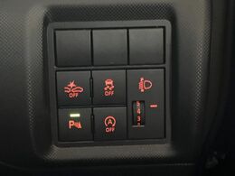 【スマートアシスト】走行中に前方の車両等を認識し、衝突しそうな時は警報とブレーキで衝突回避と被害軽減をアシスト。より安全にドライブをお楽しみいただけます。