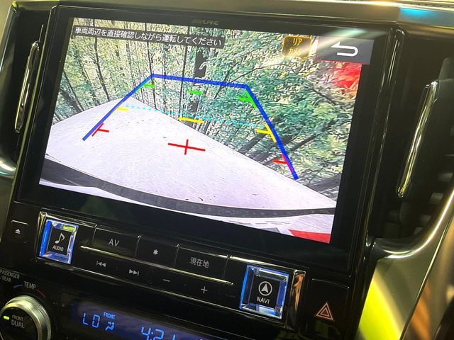 【バックカメラ】駐車時に後方がリアルタイム映像で確認できます。大型商業施設や立体駐車場での駐車時や、夜間のバック時に大活躍！運転スキルに関わらず、今や必須となった装備のひとつです！