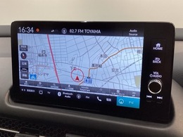 アップルカープレイ・アンドロイドオート対応純正ナビ搭載です。知らない道も安心ですね！
