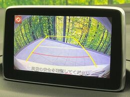 【バックカメラ】駐車時に後方がリアルタイム映像で確認できます。大型商業施設や立体駐車場での駐車時や、夜間のバック時に大活躍！運転スキルに関わらず、今や必須となった装備のひとつです！