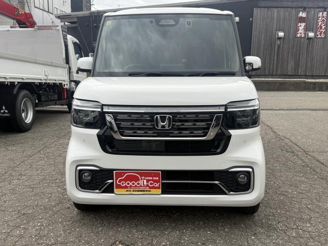 周囲が暗くなると、自動的にライトが点灯する、オートライトが標準装備です