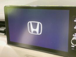 【9インチ　ホンダコネクトディスプレイ】視認性の高い大画面ディスプレイでナビの使用や、お持ちのスマートフォンと連携したbluetoothでの音楽再生が可能です♪