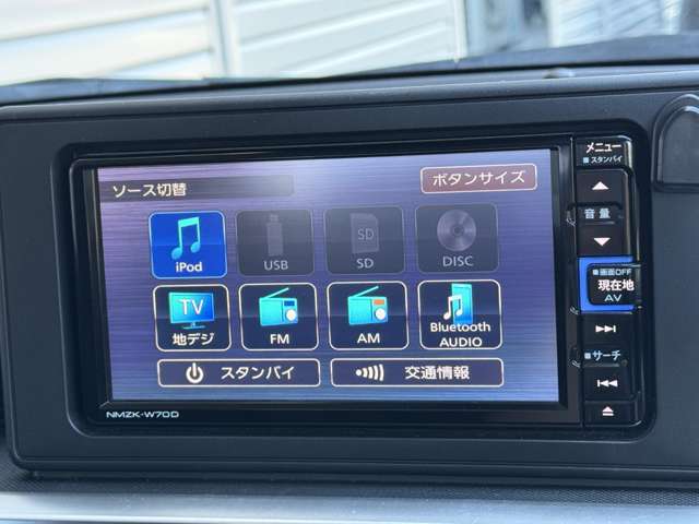 ナビゲーションはトヨタ純正ナビ☆NMZK-W70Dの型番タイプ☆CD・DVD再生機能・Bluetooth機能もございます☆