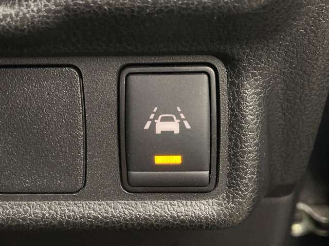 車線からのはみ出しをお知らせしてくれます！うっかり運転を防止してくれます。