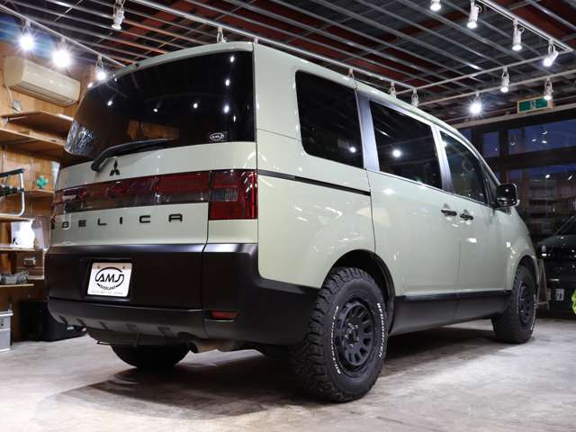 当社では全車修復歴無しの状態の良い車両を厳選して仕入れております。ノーマル状態で仕入れて車両をベースとし、自社工場にてリノベーションカスタマイズを行っております。