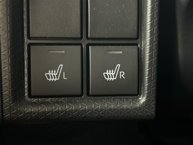 【衝突軽減ブレーキ】衝突するおそれが高い場合、音と光で注意して強いブレーキングを行い、衝突回避・被害軽減を支援します。機能には限界があるためご注意ください。