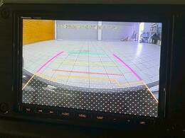 「フルカラーバックモニター」を装備で駐車が苦手な方でも安心です。