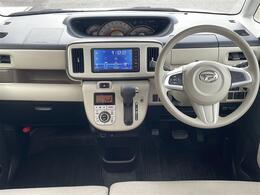 コックピット内の全体像です。運転席・助手席付近の様子を掲載しております♪