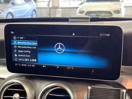 ●Apple　Car　Play：スマホとの有線接続で、ナビ・オーディオ再生などスマホのアプリ機能が画面でも使える便利機能です！