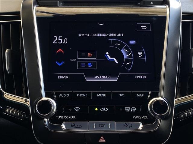 こちらのお車にはメーカーナビ地デジ・Bカメラ・CD・DVD・ブルーレイ・ブルートゥース・黒革・エアシート・TSS・Cセンサー・パドルシフト・ステアH・ETC・USB・18AW・TVキットが装備！