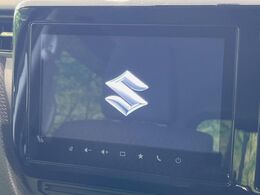 【純正ナビ】人気の純正ナビを装備しております。ナビの使いやすさはもちろん、オーディオ機能も充実！キャンプや旅行はもちろん、通勤や買い物など普段のドライブも楽しくなるはず♪