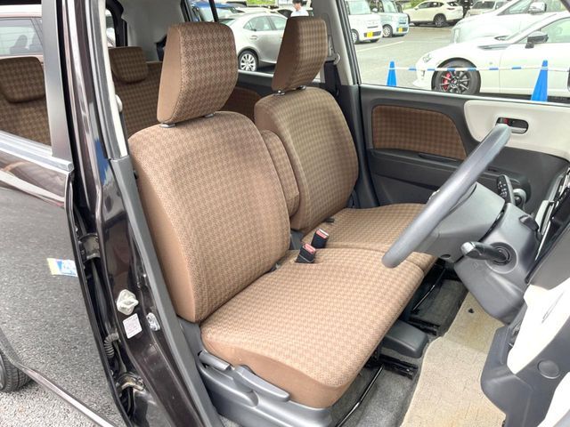 運転席シート廻りは使用感も少なく、良好な状態となっています。丁寧に使われていたことがよくわかりますね。