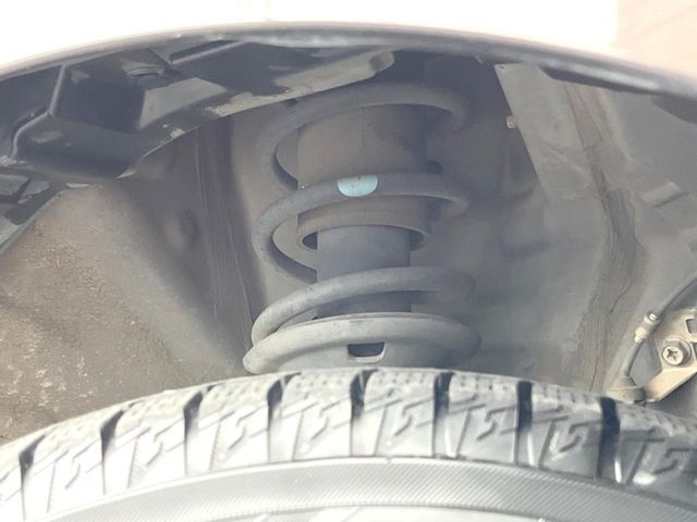 お車を安心してお乗りいただく為には、足回りの定期点検が欠かせません。サービスサポート（有償保証）では無料点検もご提供しており、安心のカーライフをお過ごしいただけるサポート体制が整っています。
