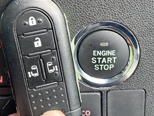 【スマートキー】キーをポケットやバックに入れたまま車のドアの解錠・施錠、エンジンのON/OFFが行えるキーのことです。