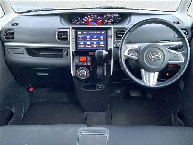 コックピット内の全体像です。運転席・助手席付近の様子を掲載しております♪