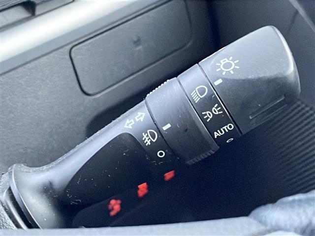 運転席周りにある装備です。ハンドル周り、インパネ周り等についている装備をこちらで確認できます。