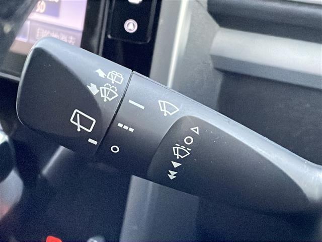 運転席周りにある装備です。ハンドル周り、インパネ周り等についている装備をこちらで確認できます。