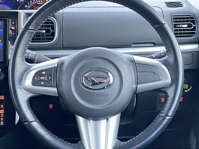 【ステアリング】ステアリングはとても綺麗です。パワーステアリングですので、軽いハンドリングです。