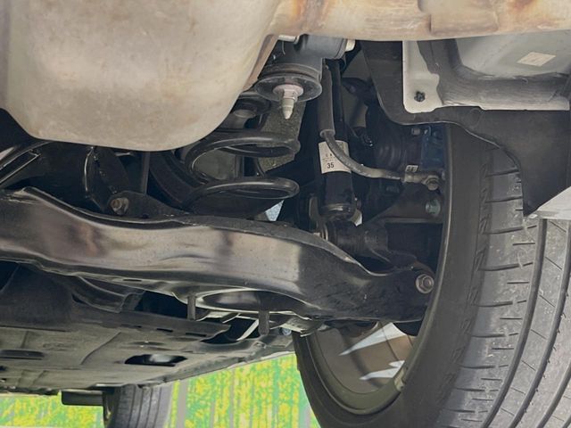 お車を安心してお乗りいただく為には、足回りの定期点検が欠かせません。サービスサポート（有償保証）では無料点検もご提供しており、安心のカーライフをお過ごしいただけるサポート体制が整っています。