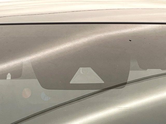 【トヨタセーフティセンス】走行中に前方の車両等を認識し、衝突しそうな時は警報とブレーキで衝突回避と被害軽減をアシスト。より安全にドライブをお楽しみいただけます。