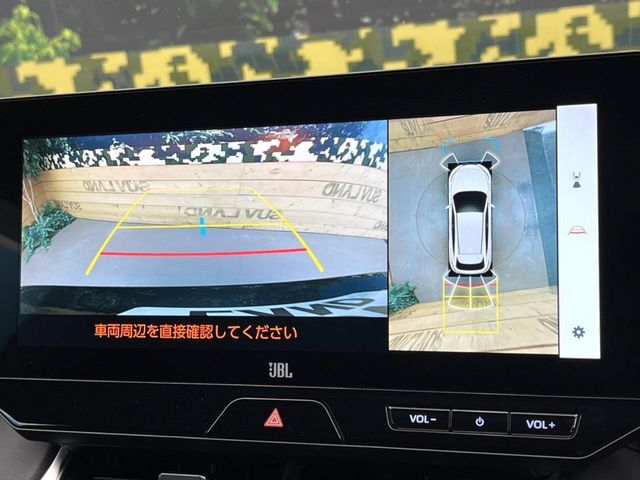 【パノラミックビューモニター】専用のカメラにより、上から見下ろしたような視点で360度クルマの周囲を確認することができます☆死角部分も確認しやすく、狭い場所での切り返しや駐車もスムーズに行えます。