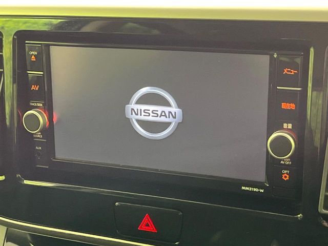 【純正ナビ】人気の純正ナビを装備しております。ナビの使いやすさはもちろん、オーディオ機能も充実！キャンプや旅行はもちろん、通勤や買い物など普段のドライブも楽しくなるはず♪