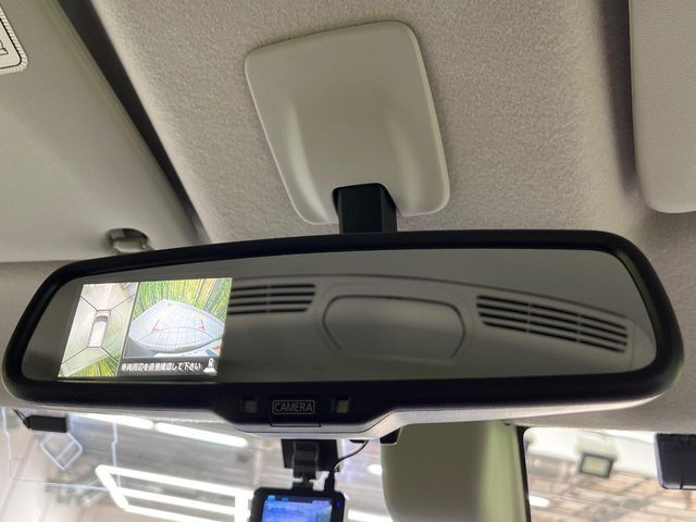 【アラウンドビューモニター】専用のカメラにより、上から見下ろしたような視点で360度クルマの周囲を確認することができます☆死角部分も確認しやすく、狭い場所での切り返しや駐車もスムーズに行えます。