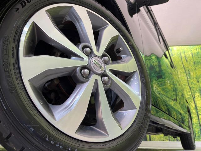 【純正15インチアルミホイール】外観にマッチした純正アルミホイールを装着しております。各種社外アルミホイールや、スタッドレスタイヤも取扱いしております。是非ご相談ください♪