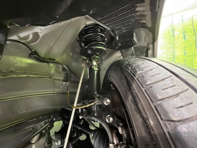 お車を安心してお乗りいただく為には、足回りの定期点検が欠かせません。サービスサポート（有償保証）では無料点検もご提供しており、安心のカーライフをお過ごしいただけるサポート体制が整っています。