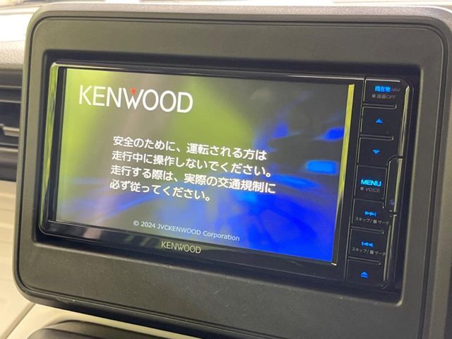 【ナビゲーション】目的地までしっかり案内してくれる使いやすいナビ。Bluetooth接続すればお持ちのスマホやMP3プレイヤーの音楽を再生可能！毎日の運転がさらに楽しくなります！！