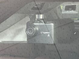 【ドライブレコーダー】安心・安全なカーライフに必須のドライブレコーダーを装備！走行中はもちろん、あおり運転や事故に遭遇した際の状況も映像で記録し、万一のリスクに備えます。