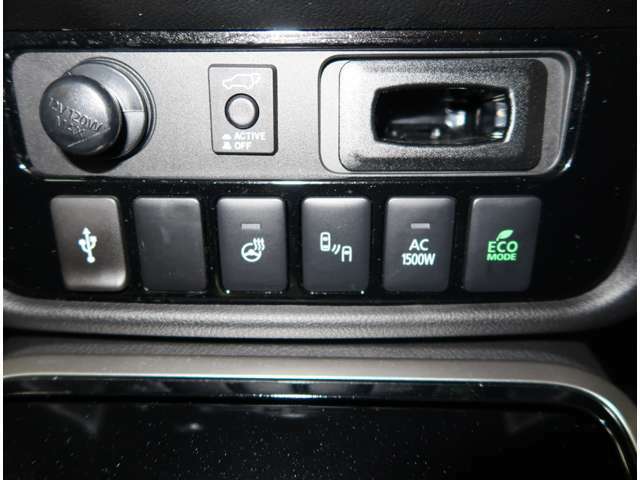 エコドライブモード　AC電源　後側方/後退時車両検知警報システム　ステアリングヒーター　USB