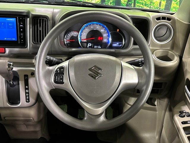 ステアリングも使用感が少なく、きれいな状態となっております♪