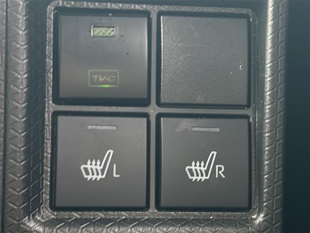 【運転席操作部】『運転席周辺の装備』の画像になります。快適なドライブを楽しむための機能が装備されています！運転席から触れるので使いやすいです！