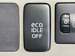 【アイドリングストップ】赤信号や渋滞で停車した際にエンジンを停止し、無駄な燃料の消費を抑えます。燃費向上や環境保護につなげる機能♪エンジンはブレーキを離せば再始動します。