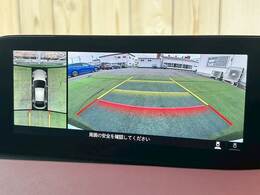 【パノラミックビューモニター】専用のカメラにより、上から見下ろしたような視点で360度クルマの周囲を確認することができます☆死角部分も確認しやすく、狭い場所での切り返しや駐車もスムーズに行えます。