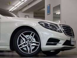 7G-TRONICプラス＆ECOスタートストップシステムが、Sクラスにふさわしい走行性を発揮しつつかつてない環境性能を実現しています！！　機能装備についてもW222より12.3インチ