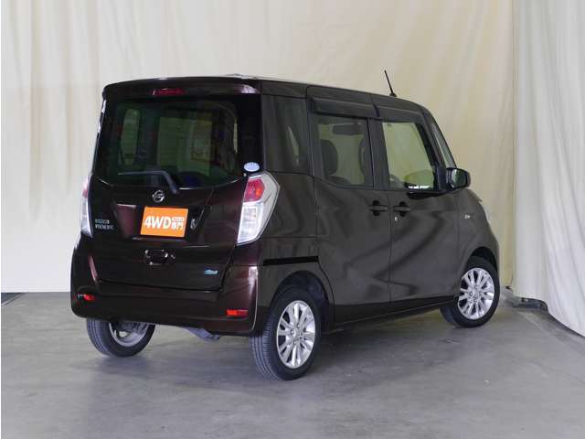 ■自動車保険はプロ代理店（ディーラー特級代理店　三井住友海上、東京海上日動、損保ジャパン日本興亜、あいおいニッセイ同和損保）レッカー積載車とレスキュー作業車を県内拠点で11台配置。