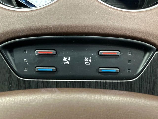 【シートベンチレーション】夏場は涼しい風でお尻や背中の熱やムレを防ぎ、冬はエアコンよりも早く温まってポカポカに！季節を問わず快適に過ごせます。