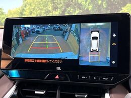 【パノラミックビューモニター】専用のカメラにより、上から見下ろしたような視点で360度クルマの周囲を確認することができます☆死角部分も確認しやすく、狭い場所での切り返しや駐車もスムーズに行えます。