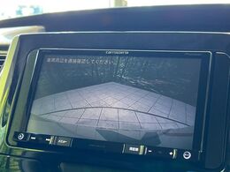 【バックカメラ】駐車時に後方がリアルタイム映像で確認できます。大型商業施設や立体駐車場での駐車時や、夜間のバック時に大活躍！運転スキルに関わらず、今や必須となった装備のひとつです！
