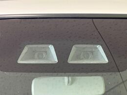 【スマートアシスト】走行中に前方の車両等を認識し、衝突しそうな時は警報とブレーキで衝突回避と被害軽減をアシスト。より安全にドライブをお楽しみいただけます。