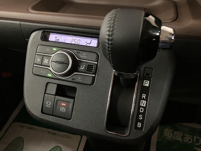シフトレバーは扱いやすいインパネシフトです！オートエアコンも装備ですよ♪